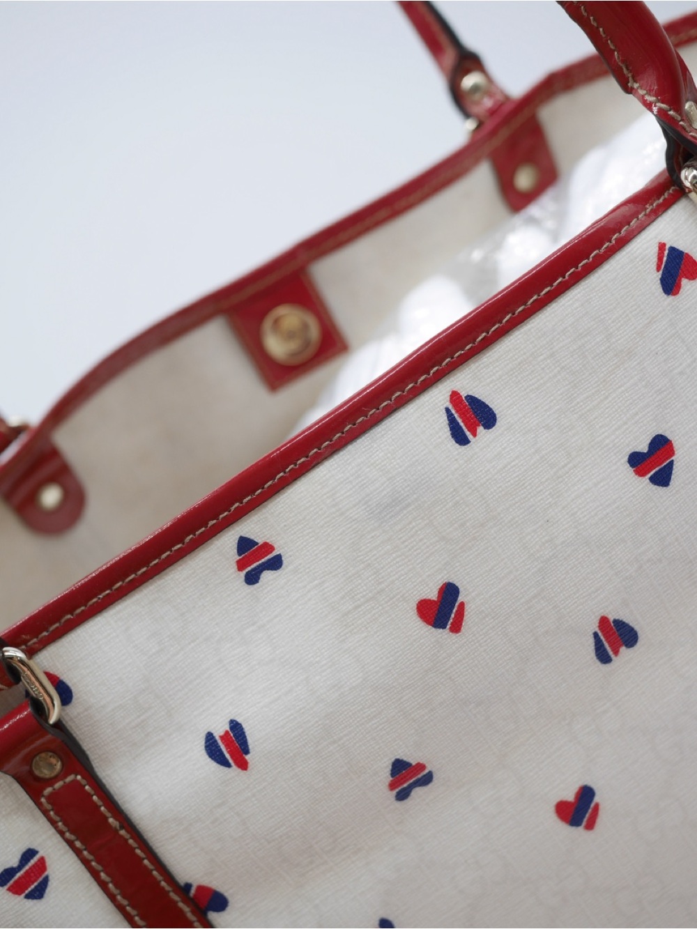 🍓GUCCI PVC Heart Shoulder Bag - Picture 13 of 13
